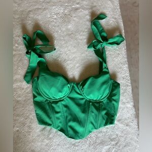 Green cropped top 
Shoulder tie